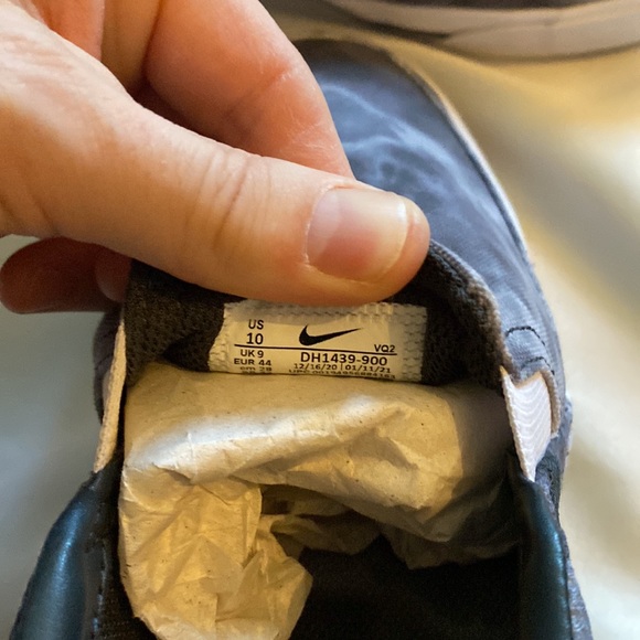 Men’s Nike Slip On Shoes - Picture 7 of 7